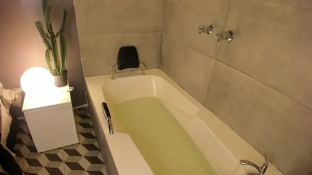 Caroline dh online show from March 13, 11:50 am