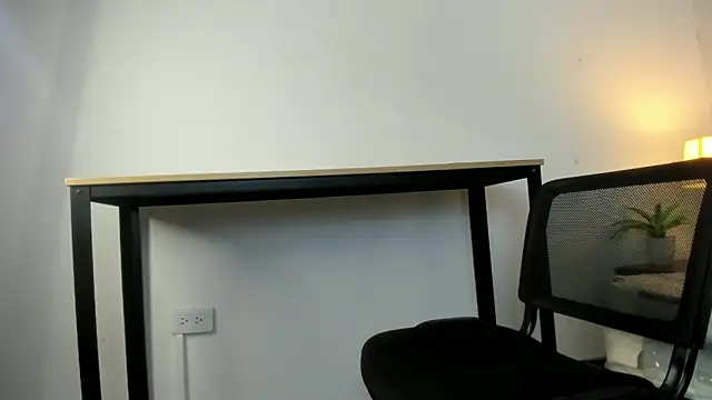 Caroline dh online show from April 8, 11:32 am