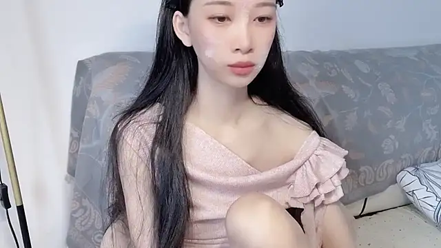 Snapshot of Lili-2 chatting on May 3, 5:24 am Lili-2 online show from May 3, 5:24 am