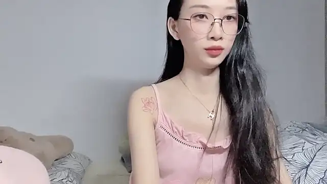 Snapshot of Lili-2 chatting on June 2, 2:52 pm Lili-2 online show from June 2, 2:52 pm