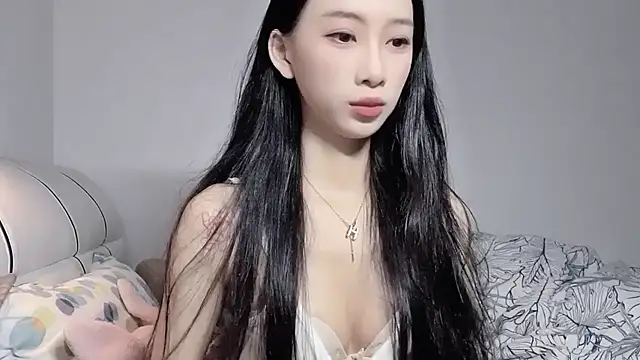 Snapshot of Lili-2 chatting on June 8, 11:54 am Lili-2 online show from June 8, 11:54 am