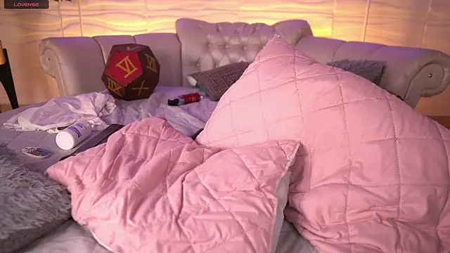 Snapshot of Dear_Morgan chatting on December 4, 1:58 am Dear Morgan online show from December 4, 1:58 am