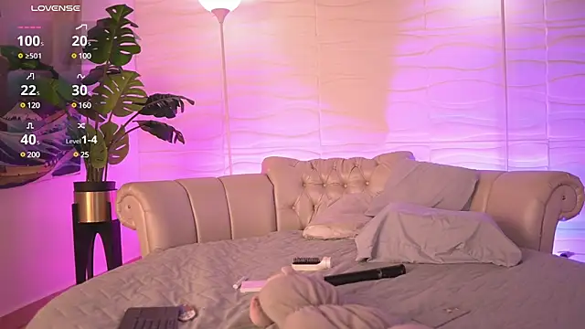 Snapshot of Dear_Morgan chatting on February 12, 9:43 pm Dear Morgan online show from February 12, 9:43 pm