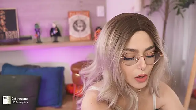 Snapshot of Dear_Morgan chatting on October 11, 5:00 pm Dear Morgan online show from October 11, 5:00 pm