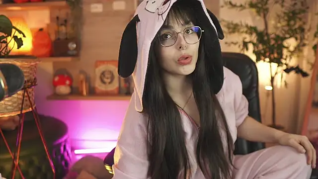 Snapshot of Dear_Morgan chatting on October 18, 11:16 pm Dear Morgan online show from October 18, 11:16 pm