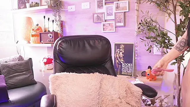 Snapshot of Dear_Morgan chatting on October 30, 7:47 pm Dear Morgan online show from October 30, 7:47 pm