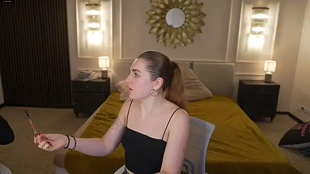 Julia  Star  online show from October 3, 3:20 pm