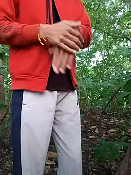 Snapshot of Piyush_2024 chatting on November 22, 1:37 am Piyush 2024 online show from November 22, 1:37 am