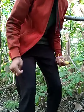 Snapshot of Piyush_2024 chatting on December 19, 2:07 am Piyush 2024 online show from December 19, 2:07 am