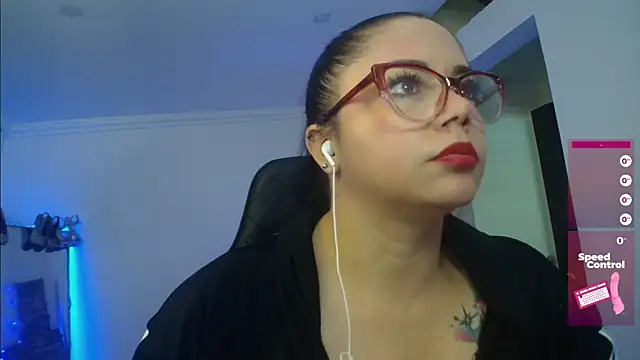 Snapshot of Madame_Shein_ chatting on December 28, 2:21 pm Madame Shein online show from December 28, 2:21 pm