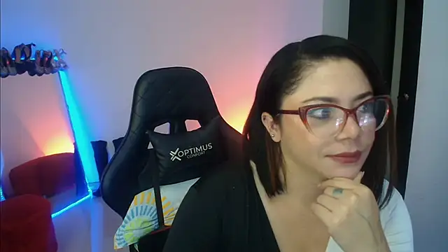 Snapshot of Madame_Shein_ chatting on February 5, 9:57 am Madame Shein online show from February 5, 9:57 am