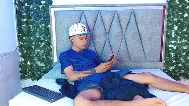 Edward Milleer online show from December 14, 4:09 pm