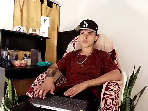 Edward Milleer online show from October 26, 3:34 am