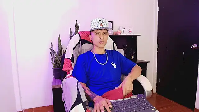 Edward Milleer online show from November 5, 3:56 pm