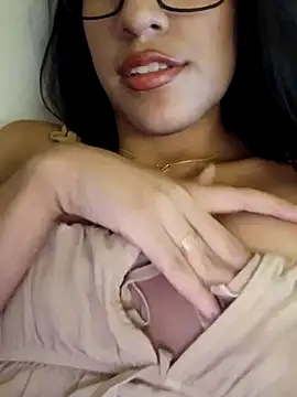 AleFantasy0001 online show from March 4, 7:11 pm