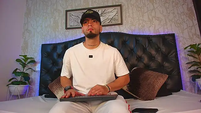 MattDevon online show from March 3, 5:02 am