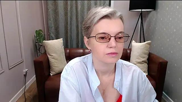 Cutie Erikaa1 online show from October 31, 2:12 am