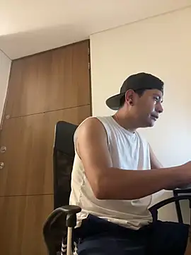 Snapshot of deyzl chatting on April 7, 11:26 pm deyzl online show from April 7, 11:26 pm