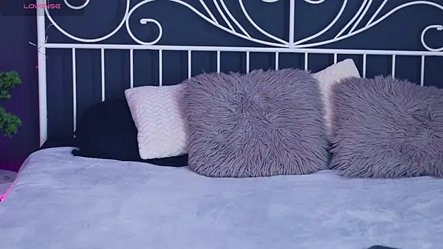 MissLilaa online show from January 14, 9:15 am