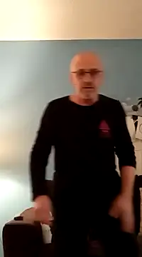 Snapshot of geilerschwanz64 chatting on December 3, 10:29 pm geilerschwanz64 online show from December 3, 10:29 pm