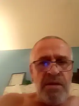 Snapshot of geilerschwanz64 chatting on December 24, 5:05 am geilerschwanz64 online show from December 24, 5:05 am