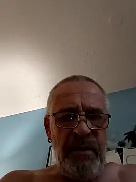 Snapshot of geilerschwanz64 chatting on December 31, 6:05 am geilerschwanz64 online show from December 31, 6:05 am