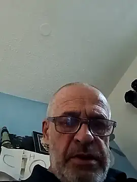 Snapshot of geilerschwanz64 chatting on February 2, 9:51 am geilerschwanz64 online show from February 2, 9:51 am