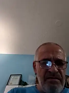 Snapshot of geilerschwanz64 chatting on February 12, 2:03 am geilerschwanz64 online show from February 12, 2:03 am