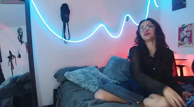 Snapshot of katianzayn chatting on December 14, 4:56 am katianzayn online show from December 14, 4:56 am