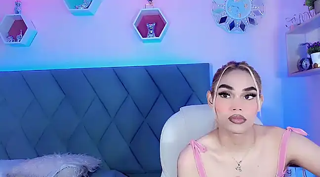 Hallyhott online show from December 2, 6:43 pm