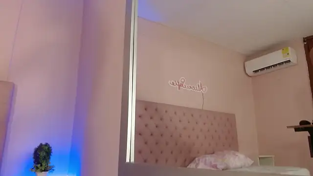 alice sofia online show from October 7, 12:02 pm