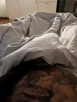 Snapshot of tattooedtwc chatting on October 5, 11:13 pm tattooedtwc online show from October 5, 11:13 pm