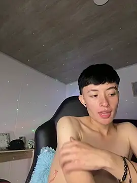 Snapshot of nico_18x chatting on January 17, 5:32 am nico 18x online show from January 17, 5:32 am