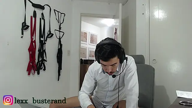 Snapshot of lexxandbusterr chatting on December 4, 10:41 pm lexxandbusterr online show from December 4, 10:41 pm