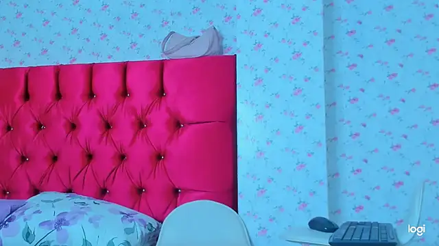 Snapshot of StassieBell chatting on November 29, 2:14 am StassieBell online show from November 29, 2:14 am