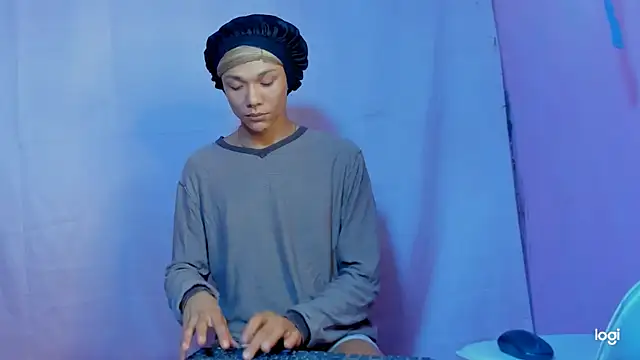 StassieBell online show from April 24, 9:23 am