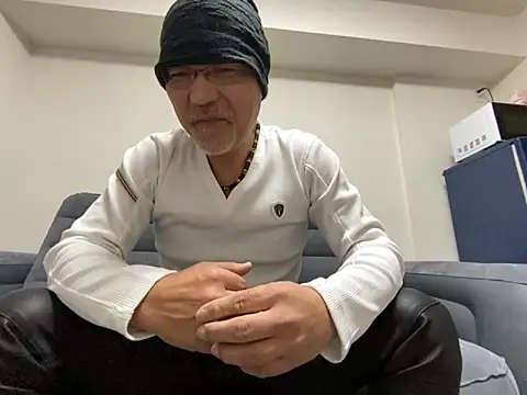 Snapshot of Grandpa29hijii chatting on March 16, 7:26 am Grandpa29hijii online show from March 16, 7:26 am