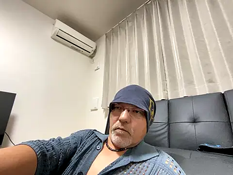Snapshot of Grandpa29hijii chatting on October 19, 1:34 pm Grandpa29hijii online show from October 19, 1:34 pm