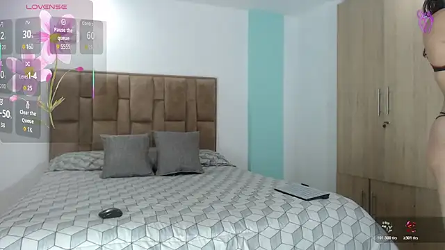 aleejhandraa online show from November 11, 9:37 pm