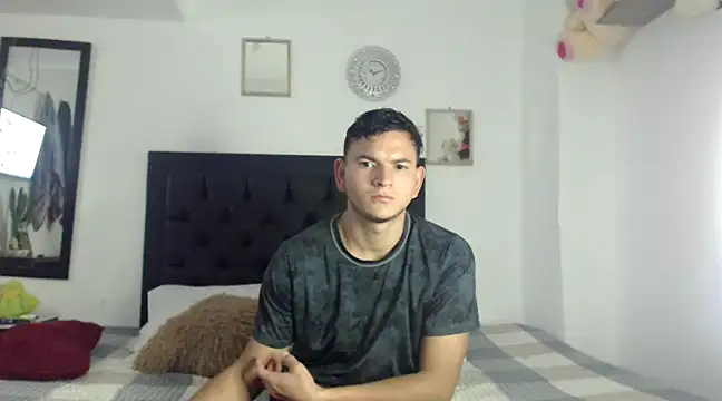 Latin Boy24 online show from December 31, 6:46 pm