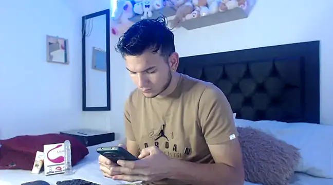 Latin Boy24 online show from January 29, 4:30 pm