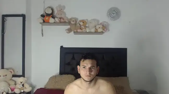 Latin Boy24 online show from March 12, 2:30 am