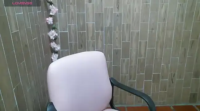 Snapshot of solyeria chatting on December 12, 6:21 pm solyeria online show from December 12, 6:21 pm