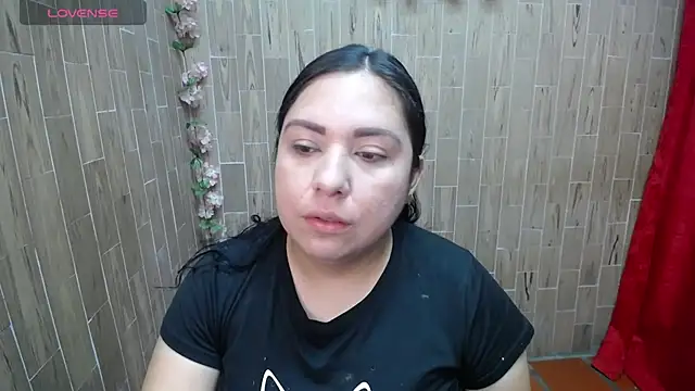 Snapshot of solyeria chatting on September 30, 1:32 am solyeria online show from September 30, 1:32 am