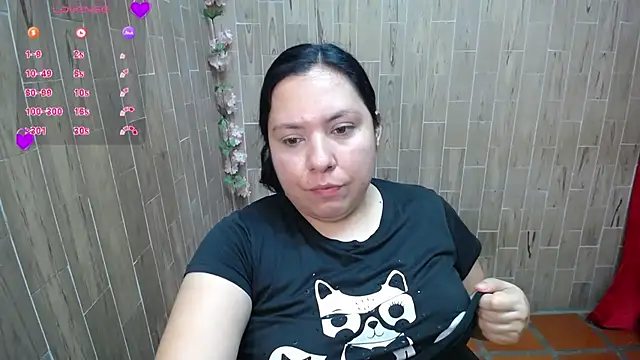 Snapshot of solyeria chatting on October 6, 4:43 am solyeria online show from October 6, 4:43 am