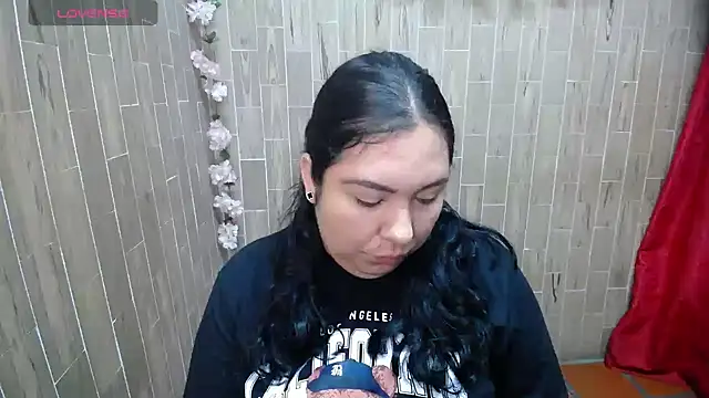 solyeria online show from April 25, 2:25 am