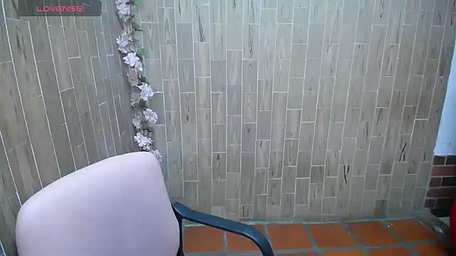 Snapshot of solyeria chatting on August 3, 3:27 am solyeria online show from August 3, 3:27 am