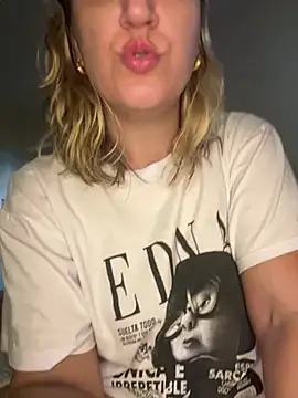 Snapshot of Bia_sexynovaes chatting on March 3, 9:15 pm Bia sexynovaes online show from March 3, 9:15 pm