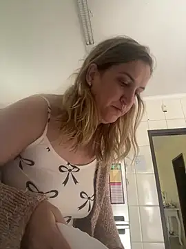 Snapshot of Bia_sexynovaes chatting on July 10, 12:41 pm Bia sexynovaes online show from July 10, 12:41 pm
