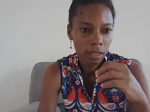 Snapshot of adele-33 chatting on October 11, 9:24 pm adele-33 online show from October 11, 9:24 pm